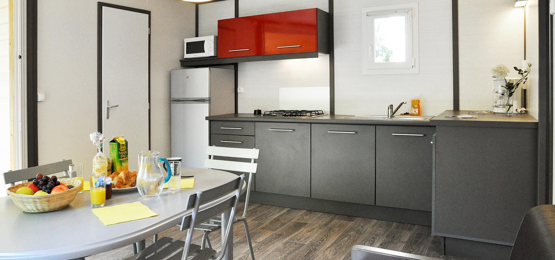 Camping san damiano bungalow confort village 2 cuisine